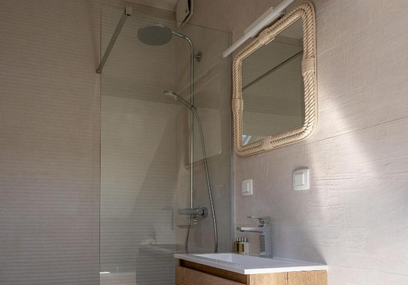 Villa Sea La Vie Seafront Location 4 Bedrooms Sea Access - image 18
