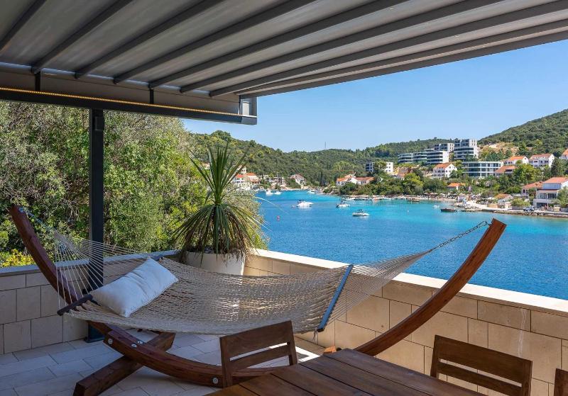 Villa Sea La Vie Seafront Location 4 Bedrooms Sea Access - image 16