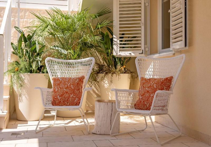 Villa Sea La Vie Seafront Location 4 Bedrooms Sea Access - image 12