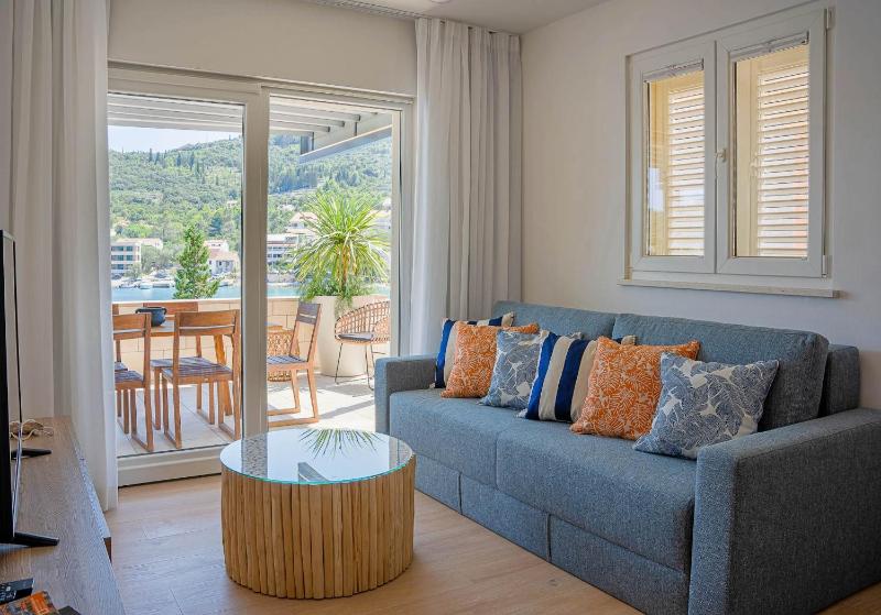 Villa Sea La Vie Seafront Location 4 Bedrooms Sea Access - image 34