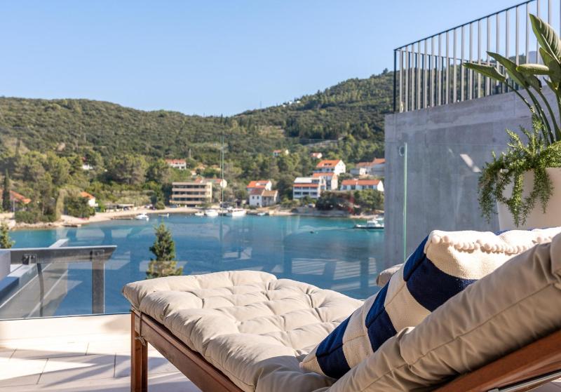 Villa Sea La Vie Seafront Location 4 Bedrooms Sea Access - image 9