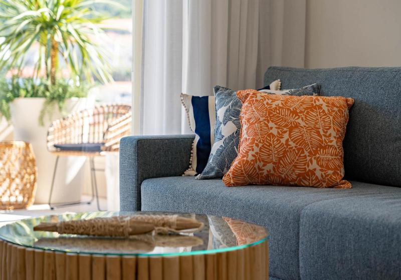 Villa Sea La Vie Seafront Location 4 Bedrooms Sea Access - image 26