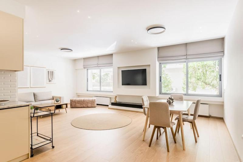 Deluxe Apartment image 1