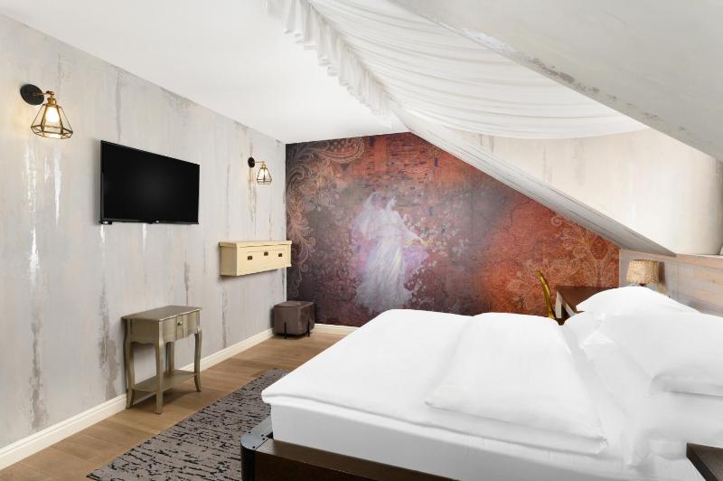 Deluxe Double Room image 1