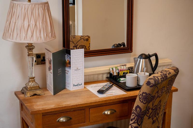 Small Double Room image 3