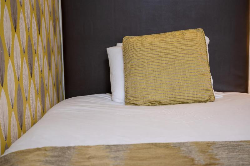 Twin Room image 1