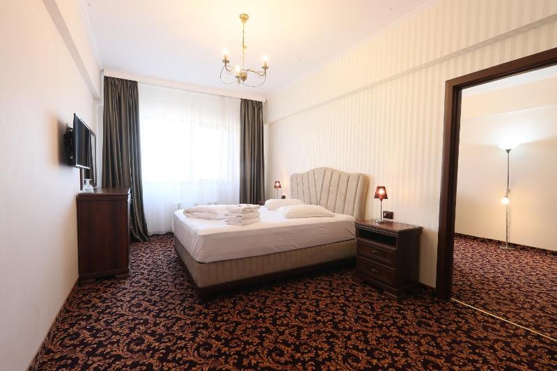 One-Bedroom Suite image 4