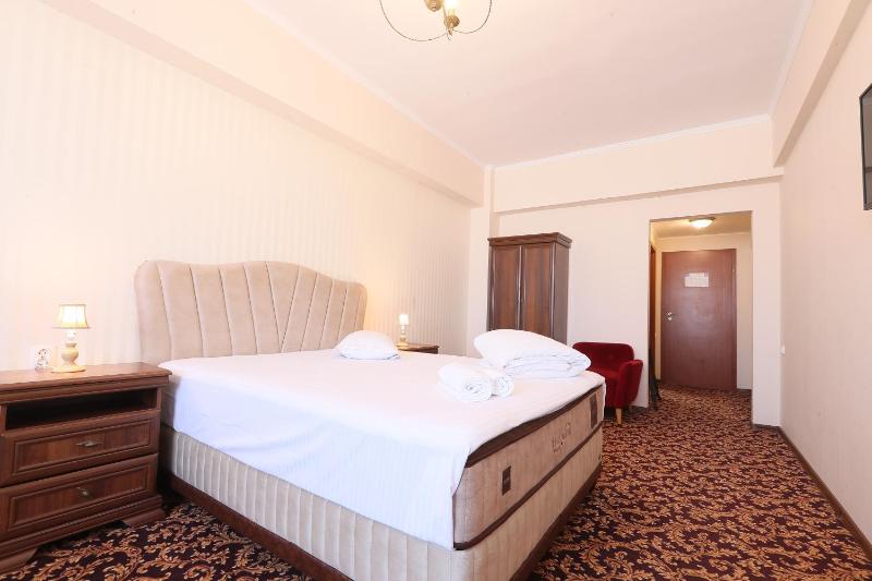 Double Room image 1