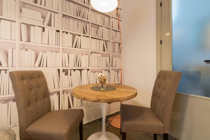 Studio Apartment Interior V image 4