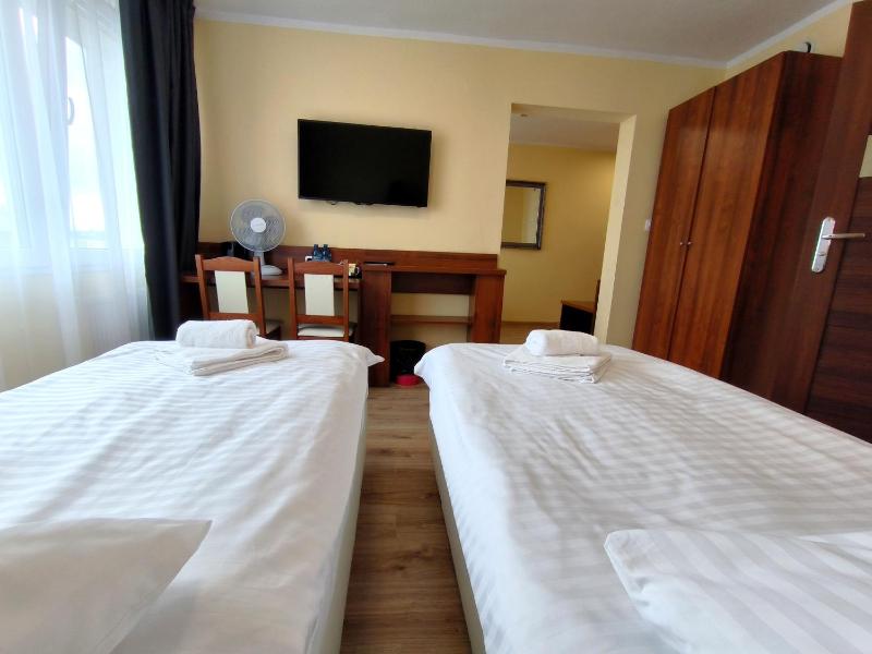 Standard Quadruple Room image 3