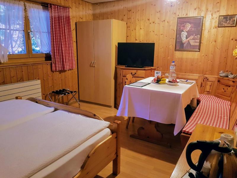 small Double Room with Bathroom image 1