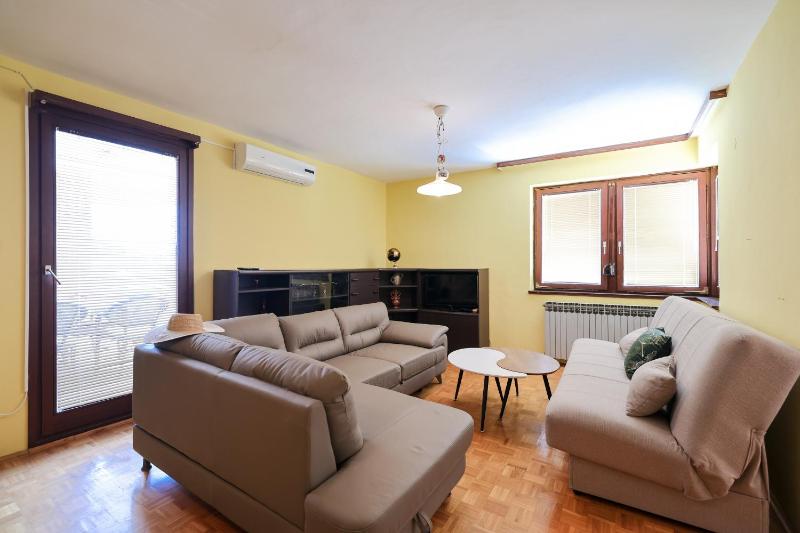 Three bedroom apartment Tesla Maraska - image 2