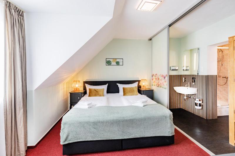 Quadruple Room image 3