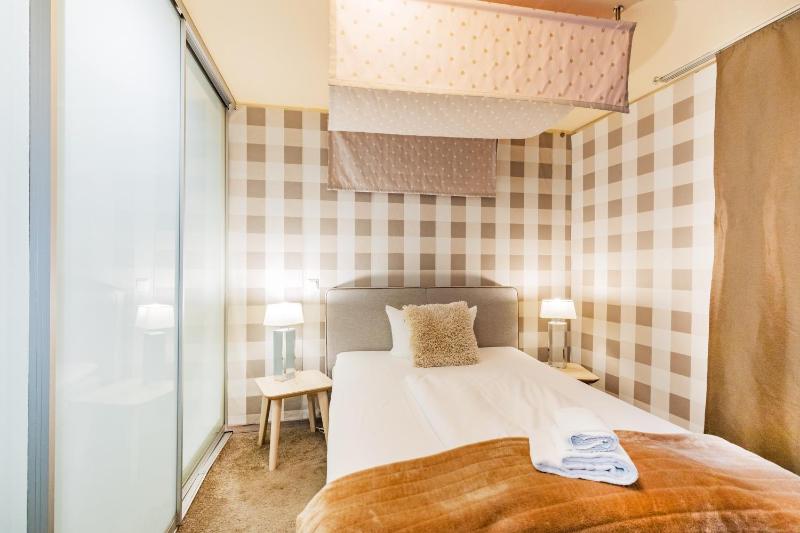 Large Single Room image 3