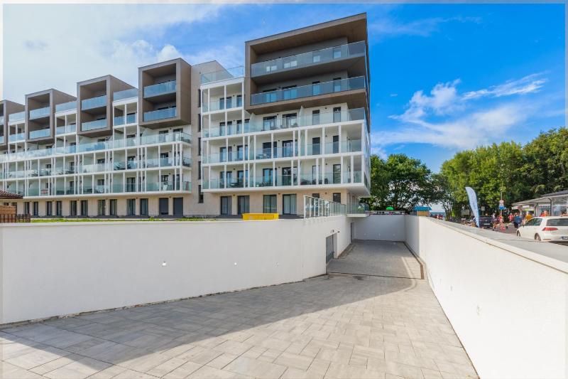 Beach Apartments Perłowa Przystań Sztormowa by Noclegi Renters - image 37