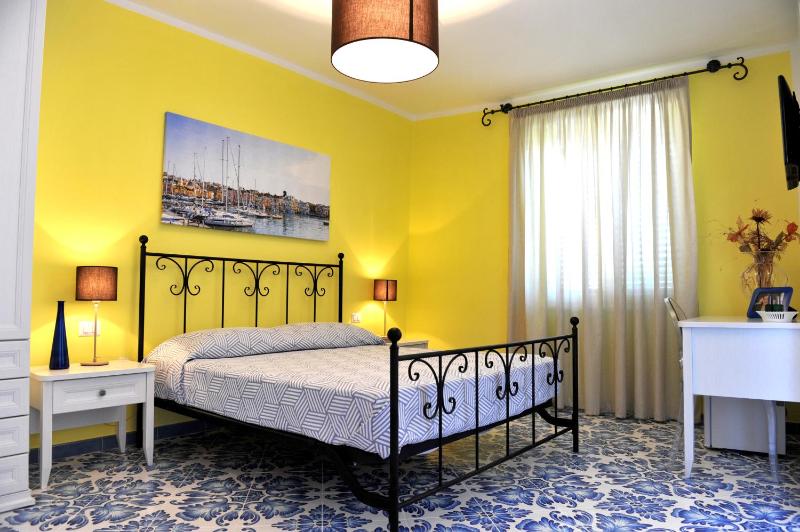 Deluxe Double Room image 3
