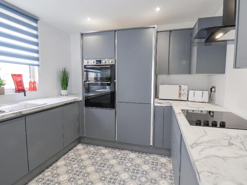 3 Auborough Street - image 16