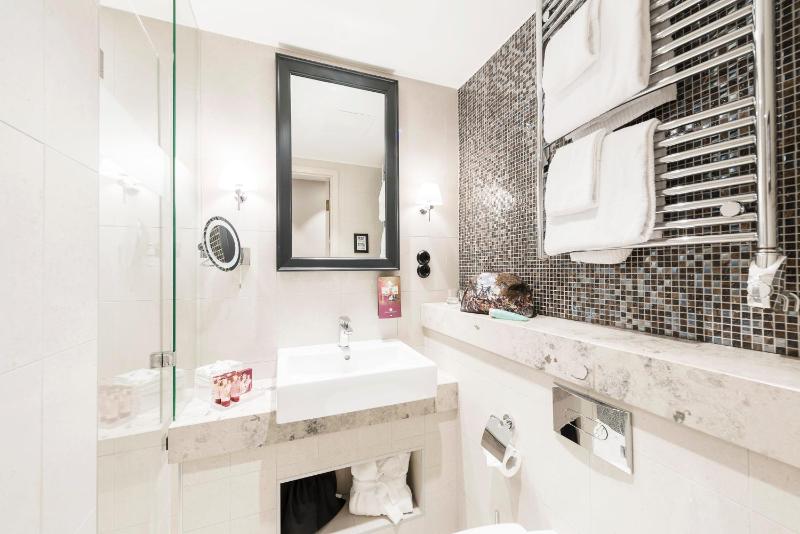 Double Room image 2