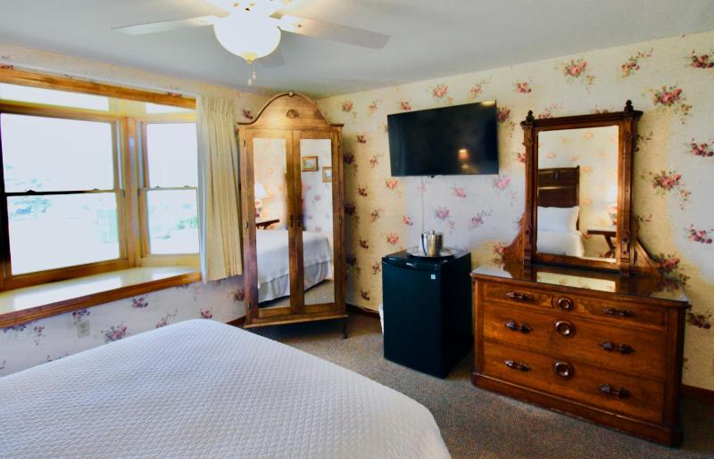 Queen Room with Sea View image 3