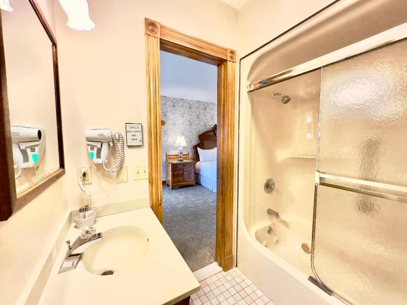 Queen Room with Sea View image 2