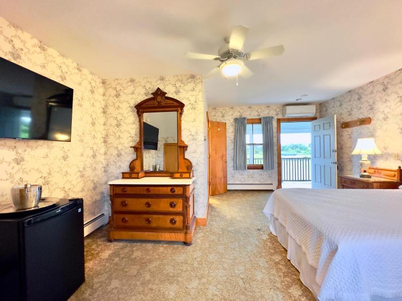 Queen Room with Sea View image 3