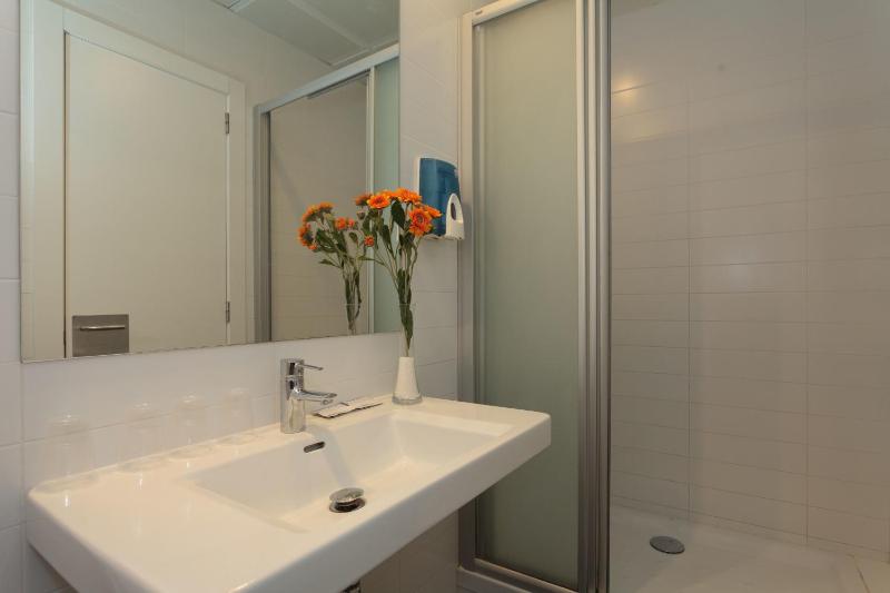 Quadruple Room with View image 3