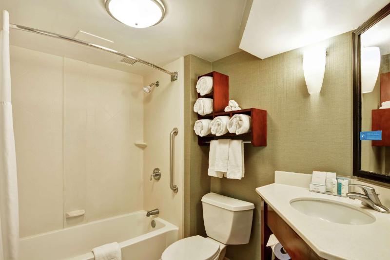 Room with Two Queen Beds - Non-Smoking image 2