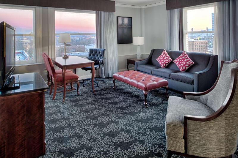 Embassy Suites by Hilton Portland-Downtown - image 13