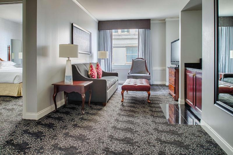 One-Bedroom King Suite image 4