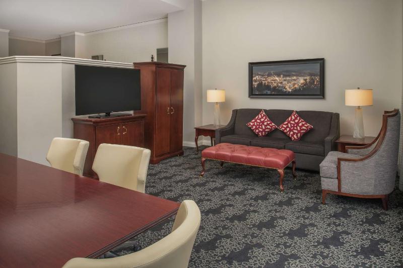 Executive King Suite image 3
