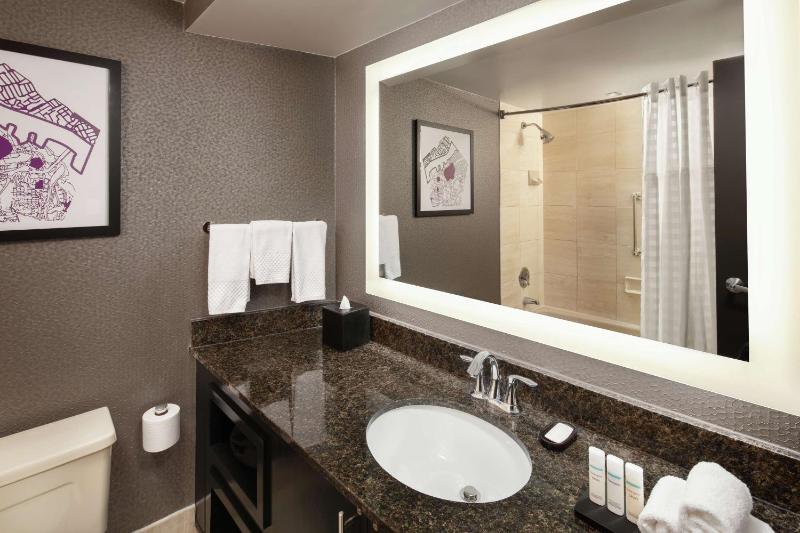 Two-Room Executive King Room with Work Corner image 3