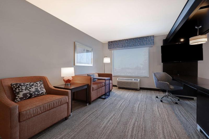 Queen Studio Suite with Two Queen Beds - Non-Smoking image 1