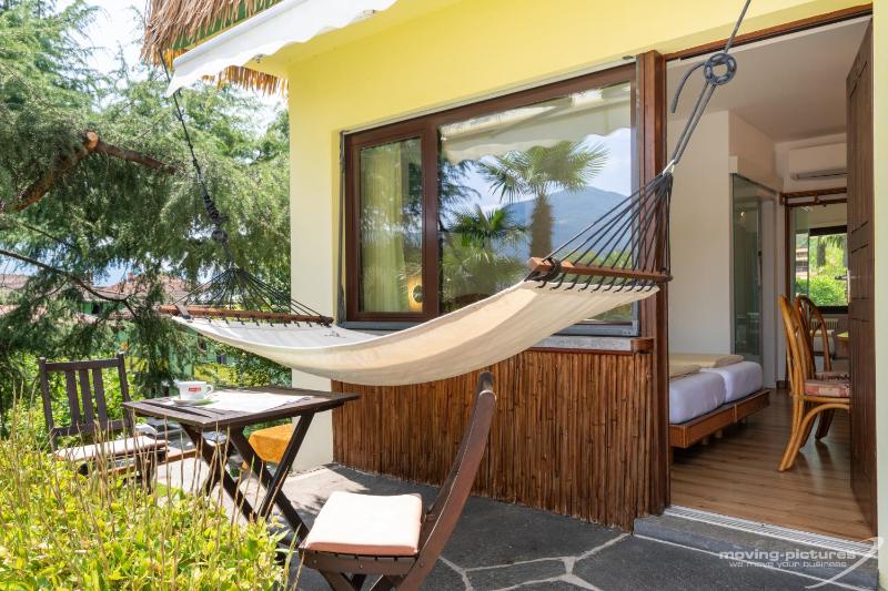 Bungalow with Garden View image 1