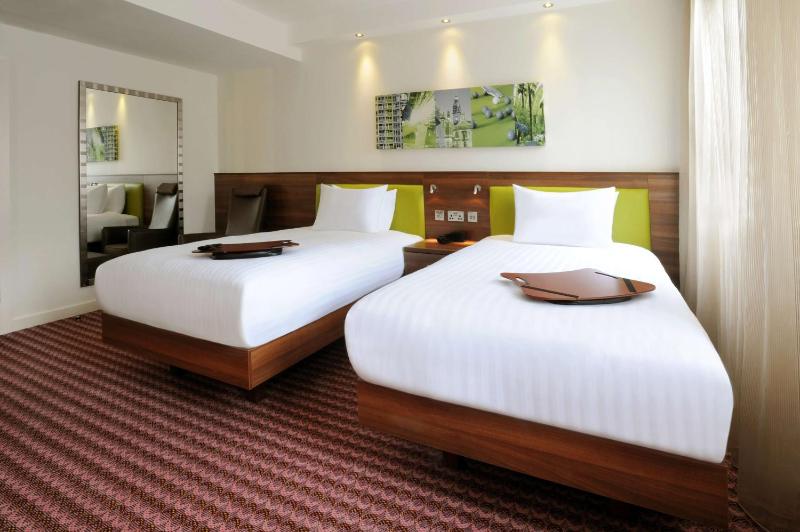 Twin Room image 1