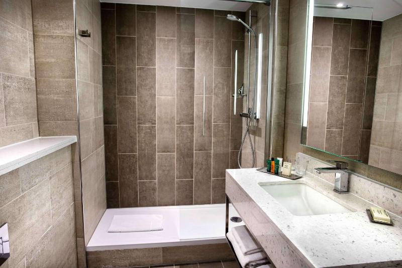 Deluxe Double Room with Two Double Beds image 4