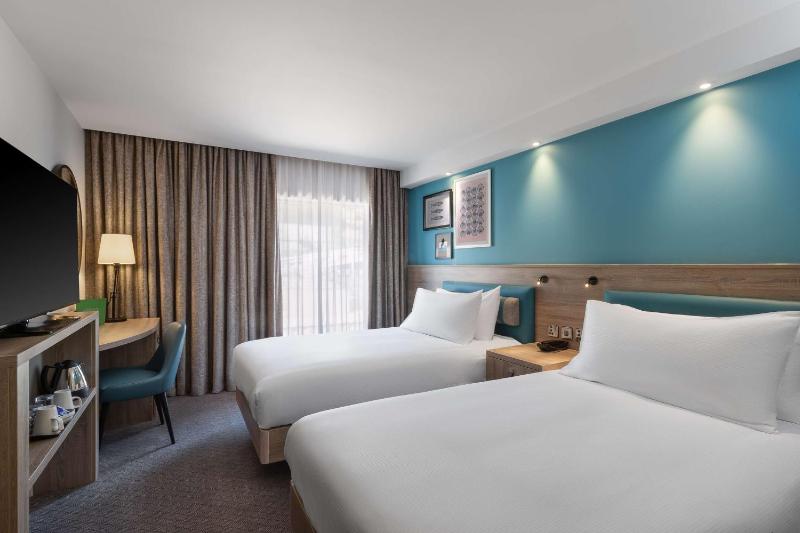 Twin Room image 1