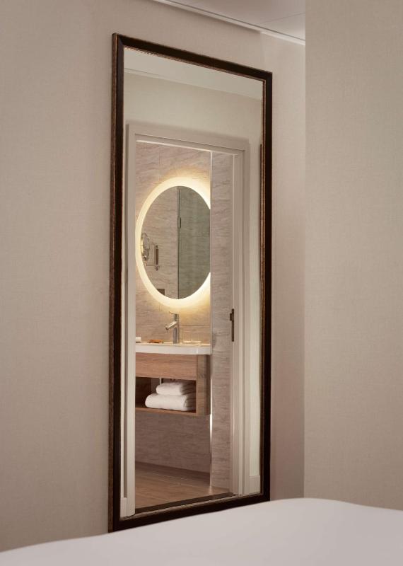 King Room - Mobility Accessible  image 4