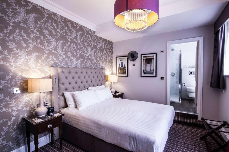 Cosy Double Guest Room image 3