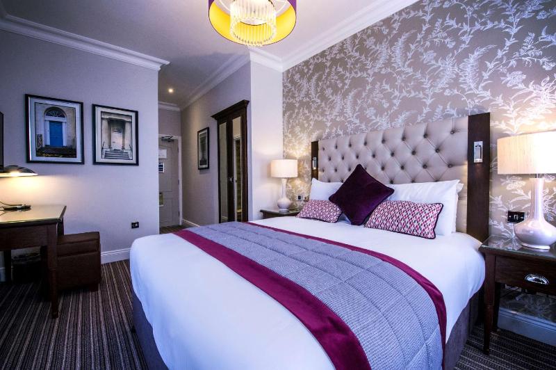 Queen Room image 1