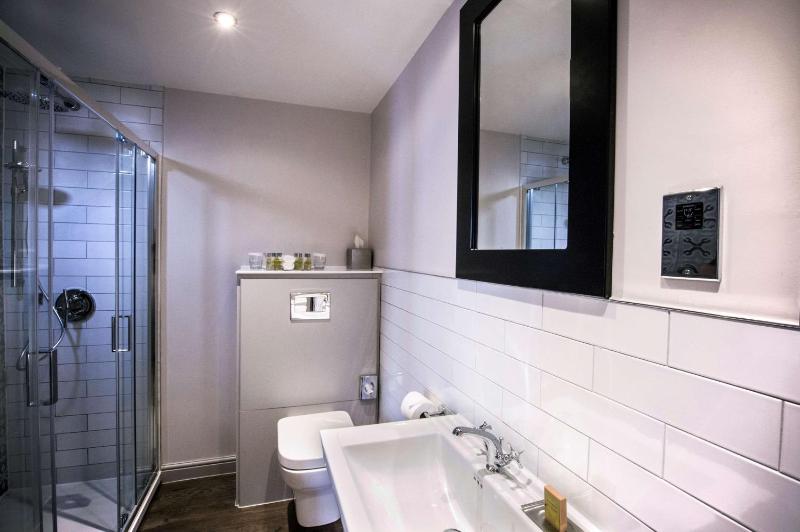 DoubleTree by Hilton Cheltenham-Cotswolds - image 34