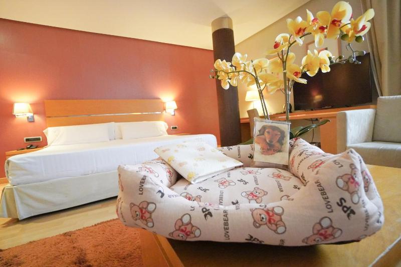 Twin Room image 3