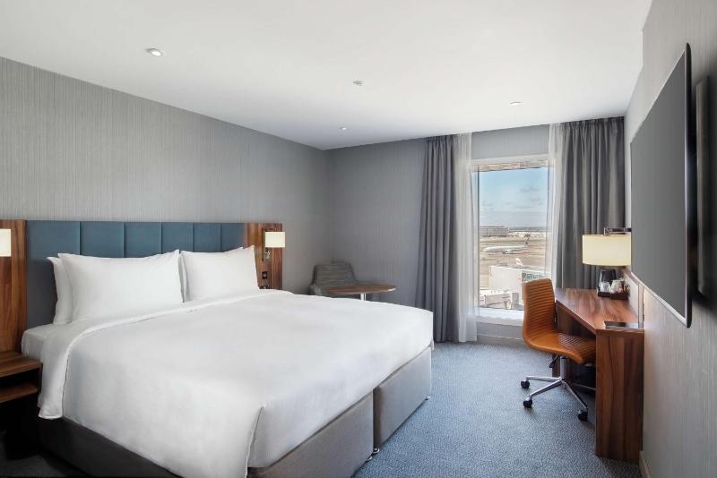 King Guest Room with View - High Floor image 4
