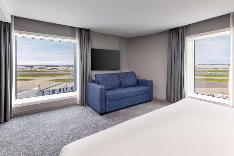 Family Guest Room with View image 3