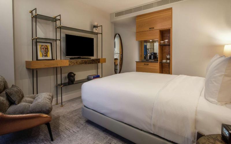 Queen Room image 1