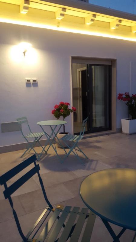 Deluxe Double Room with Balcony image 4