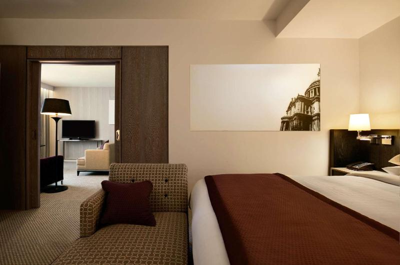 Executive King Suite with Lounge Access image 4