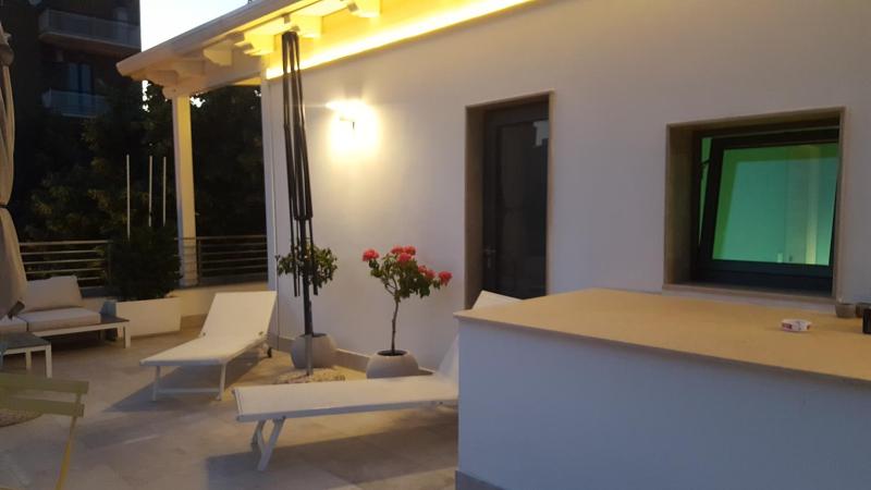 Deluxe Double Room with Balcony image 4