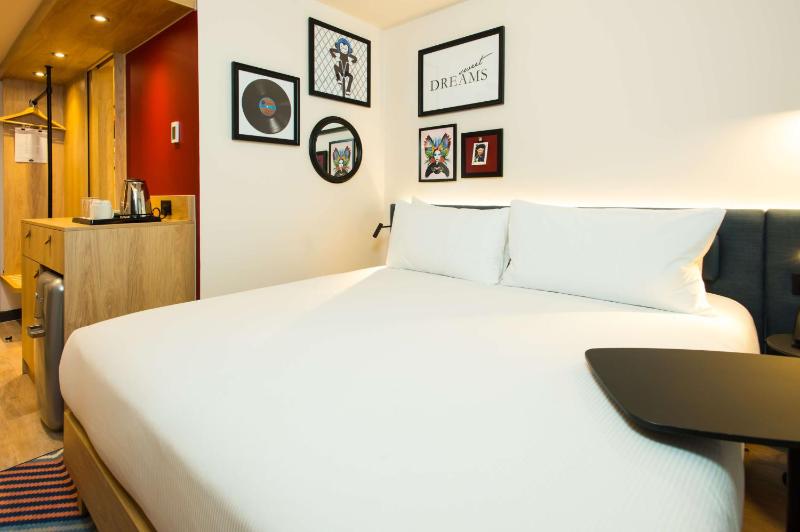 King Room image 3