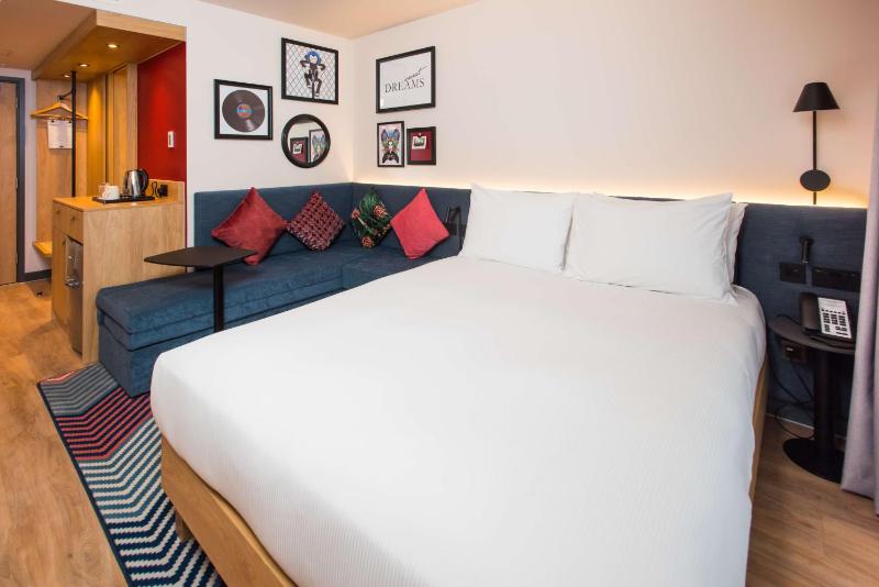 Queen Room with Sofa Bed image 3