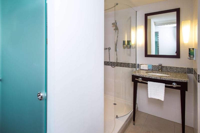 Queen Room image 2